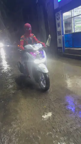 Nay có thêm mũ chống nhục r nha ae 🙄🙄chiếc xe khổ nhất sg #sh350i #j97 