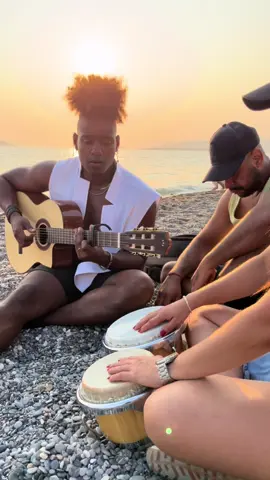 Día de playita, y aprovechando para compartir un poco de música con excelentes músicos, algo de “Fantasía Herida” con el respeto de los que si tocan bongo 🙈 a Dios siempre gracias por poder hacer lo que nos gusta 😇🙏🏼🎶   #conguero #conguera #musica 