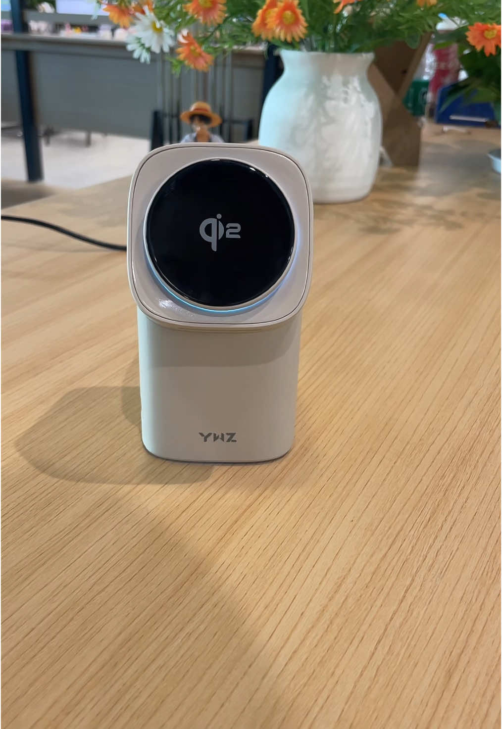This is what people who love cleanliness need. It makes the desktop clean and simple! This may bring a little bit of healing or fun to life! #wirelesscharger #wirelesscharging#3nil #chargingstation #3in1charger  