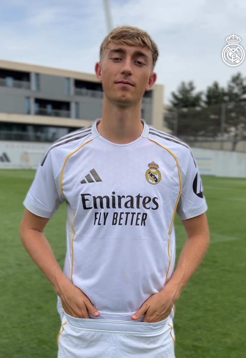 🫵😎🥶 @Dean Huijsen  #WelcomeHuijsen #RealMadrid