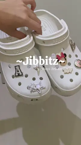 bisa buat couplean jugaa #jibbitz #jibbitzcrocs #affiliate #affiliatetiktok #fyp #xycba 