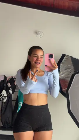 El segundo es tu gran admirador ✌🏻