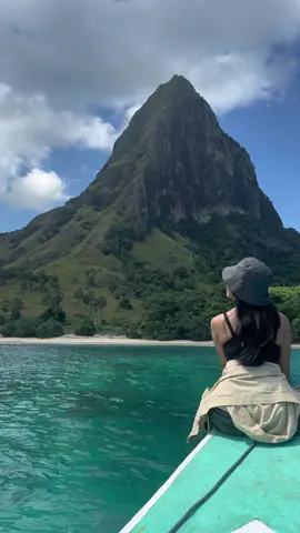 Take me back please 🥹  @RISWAN   #trip #fyp #adventure #nature #healing #flores #labuanbajo 