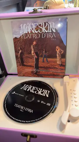 When your old cd player decides to break on you & TikTok influences you to get the viral cd player #tiktokshop #tiktokmademebuyit #maneskin #damianodavid #vicdeangelis #thomasraggi #ethantorchio #cds 