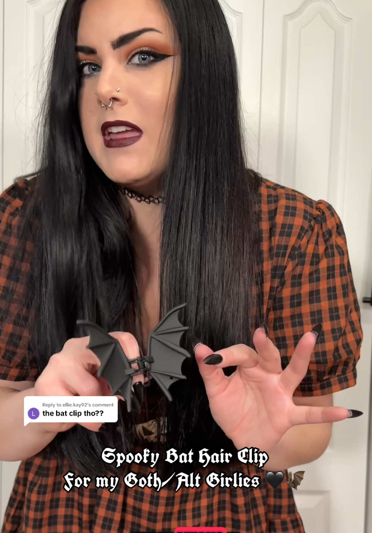 Replying to @ellie.kay92 bat hairclip for all of my spooky goth/alt babes! Perfect for thick hair and super affordable! 🖤🦇 . . . #gothgirl #gothstyle #bathairclip #spookystyle #itsfrickenbats #altfashion #alternativefashion #witchystyle #halloweenhairclip #gothhair #althair #gothaccessories #hairclawclip 