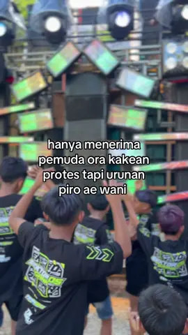 penting ra ruwet wes jios 🔥🔥 #teamhello #karnavalsoundsystem #larejangkungaudio #soundsystemjawatimur @lare jangkung 