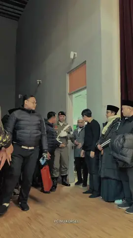 Adi Hidayat adalah seorang ustaz Indonesia yang menjabat Wakil Ketua I Majelis Tabligh Pimpinan Pusat Muhammadiyah periode 2022–2027. Ia mempunyai pusat kajian Islam bernama Quantum Akhyar Institute yang didirikan pada tahun 2013 dan kanal YouTube Adi Hidayat Official yang didirikan tiga tahun berikutnya.  #ustadzadihidayat#uah#muhammadiyah#ceramahustadzadihidayat#indonesia 