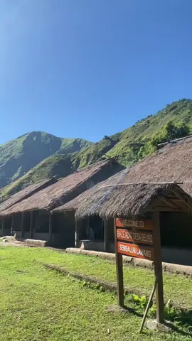 Bale Adat Desa Beleq, Sembalun Lawang Kabupaten Lombok Timur NTB. #sembalun #sembalunlombok #wisata #baleadat #nature #aesthetic #desa #rinjani 