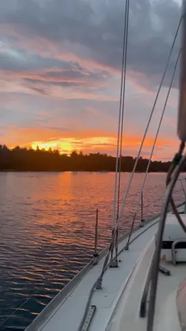 sunset pantai sifika pulau-pulau batu nias selatan 🏝