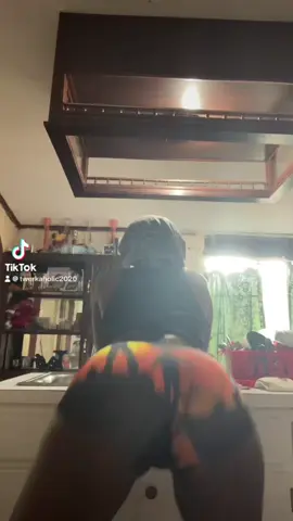 This when you hear your favorite song while cleaning or washing dishes #fypシ #mymood 