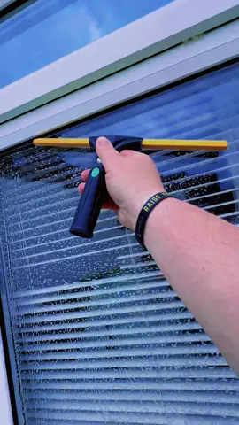 Satisfying clean 🧼  #fyp #foruyou #tik_tok #blowthisupforme #dayinthelife #satisfyingvideos #views #viralvideos #work #ettore #jmjcontractcal #windowcleaning #cleaningtiktok #CleanTok 