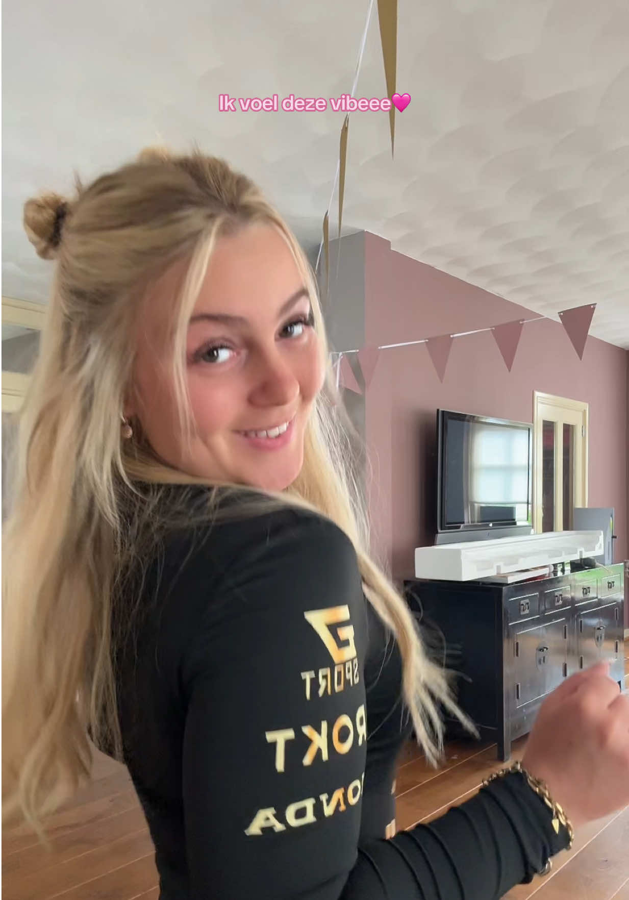 Nu nog lekker weer.. #porschaluna #fyy #foryoupage #foryou #blonde #cargirl #nederland🇳🇱 #blondiegirl💋 #pink #porschalunaa 