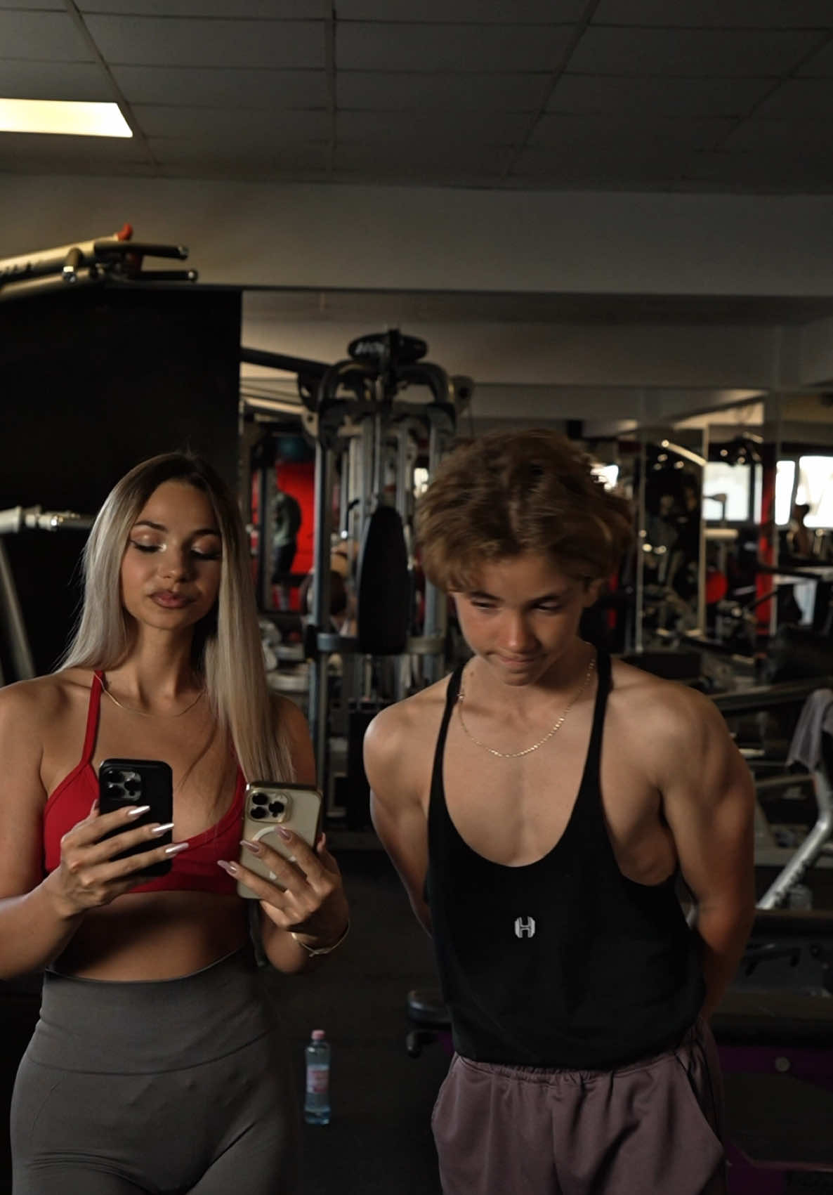 Girls are experts at working out arms now?😂 Btw, this is Flex AI — one of the best and most revolutionary FREE workout apps out there. Go check it out! 🦾