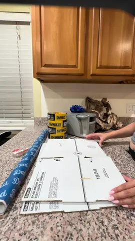 Need a last minute gift for the dads in your life?? Get yours today!! #ipgtape #dewalt #packing #fathersdaygift #giftideas #ipg #curbyminitaper #foryou  Visit https://www.itape.com/dewalt/ or head to ⛓️‍💥 in b!0