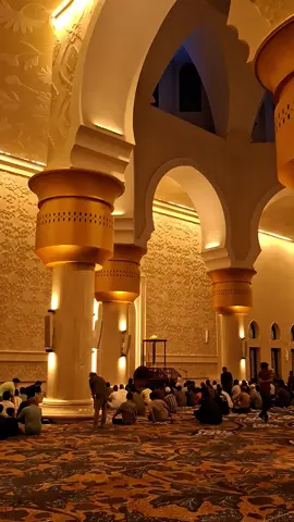 Moment Syahdu Takbiran Di Masjid Raya Sheikh Zayed Solo Surakarta..  #takbiran #takbir #syahdu #religi #iduladha #idulfitri #masjid #masjidrayasheikhzayed #solo #solohits #surakarta #surakarta24jam #surakartahits #vidio #mentahanvideo #fyp 