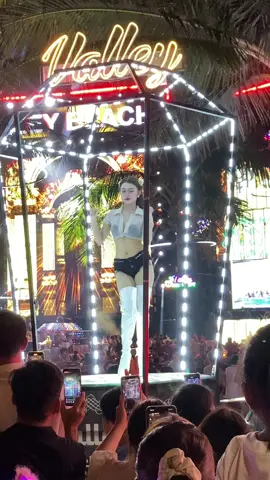 Người ơi hãy tin em này 🤭 #valleybeachclub #halong #hạlong #luonlohalong #xuhướng #fyp #tiktok #nhachaymoingay #dancer #dance #quynhngavalley 