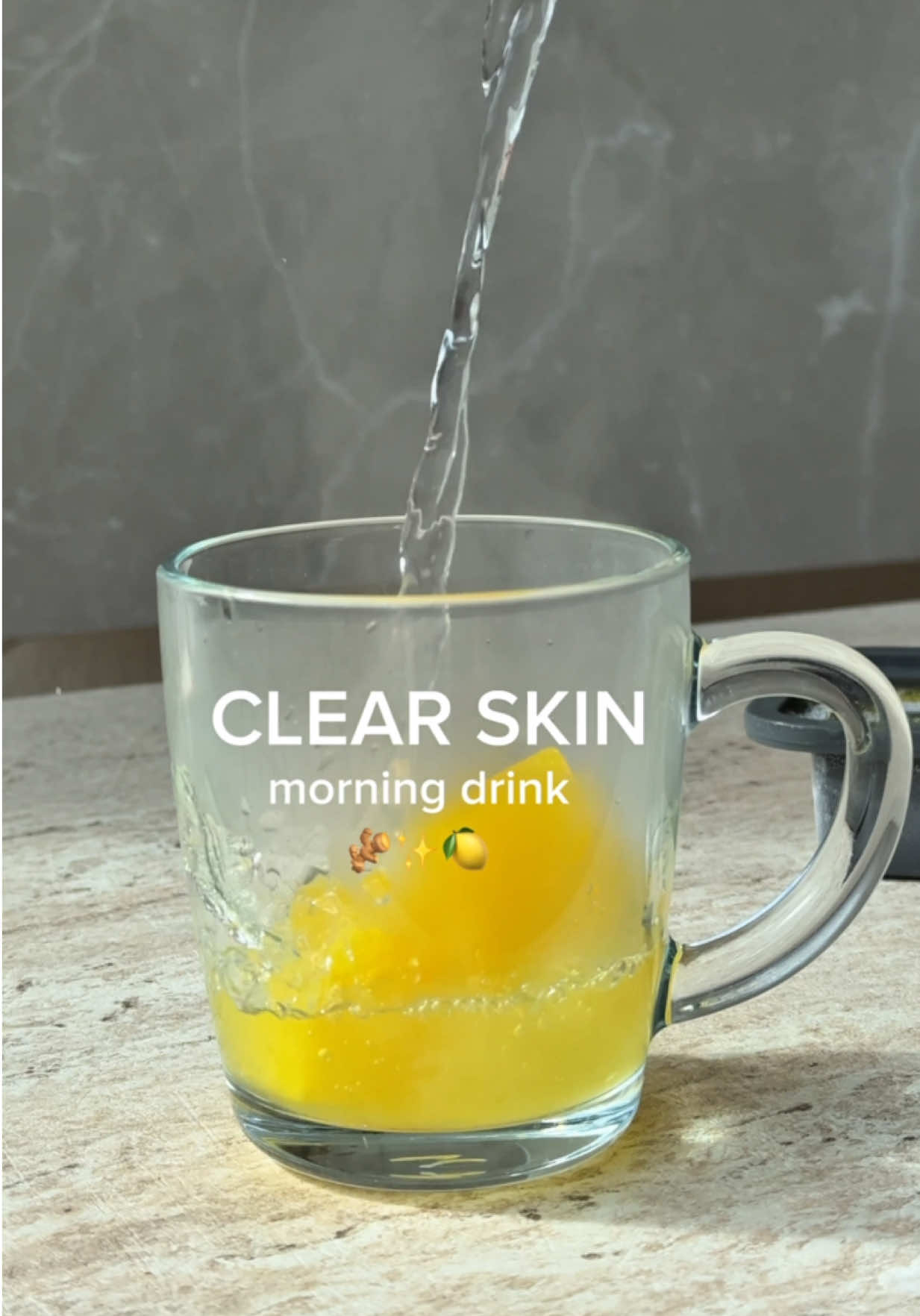 breakouts won’t stand a chance 🧊✨ packed with anti-inflammatory and skin-loving ingredients to help calm breakouts and boost your natural radiance ✨ CLEAR SKIN CUBES: 🫚 1 tbsp ginger juice 🌿 1 tbsp turmeric juice 🍋 1 tbsp lemon juice 🍊 1 tbsp orange juice 🧂 a pinch of black pepper (for absorption!) 🍯 1 tsp raw/bio honey 💧 top with water loaded with antioxidants + gut-friendly goodness, these are your new morning ritual for clear, glowing skin. just pop one in warm water and sip slow🤍 who needs a glow-up cube like this? 🧊 link in bio for my free wellness recipe guide 🔗✨💌 #clearskincube #glowfromwithin #skincarehack #turmericjuice #gingerjuice #wellnessroutine #morningritual #GlowUp #healthylifestylechange 