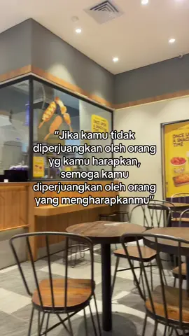 RESEP MEMBUAT BAKSO DAGING KURBAN                               Bahan-bahan 1. 500 gram daging sapi kurban (giling atau cincang) 2. 1/2 cangkir tepung tapioka 3. 1/4 cangkir tepung terigu 4. 1/2 sendok teh garam 5. 1/4 sendok teh gula pasir 6. 1/4 sendok teh merica bubuk 7. 2 siung bawang putih cincang 8. 1 butir telur 9. 1 sendok makan minyak wijen (opsional) 10. Air es secukupnya Cara membuat 1. Siapkan daging: Jika menggunakan daging cincang, giling hingga halus. Jika menggunakan daging giling, pastikan sudah halus. 2. Campur bahan: Campur daging giling, tepung tapioka, tepung terigu, garam, gula pasir, merica bubuk, dan bawang putih cincang. Aduk rata. 3. Tambahkan telur dan minyak wijen: Tambahkan telur dan minyak wijen (jika menggunakan). Aduk hingga rata. 4. Tambahkan air es: Tambahkan air es sedikit demi sedikit hingga adonan  #insecure #xybca #masukberanda #sadstory🥀😥 