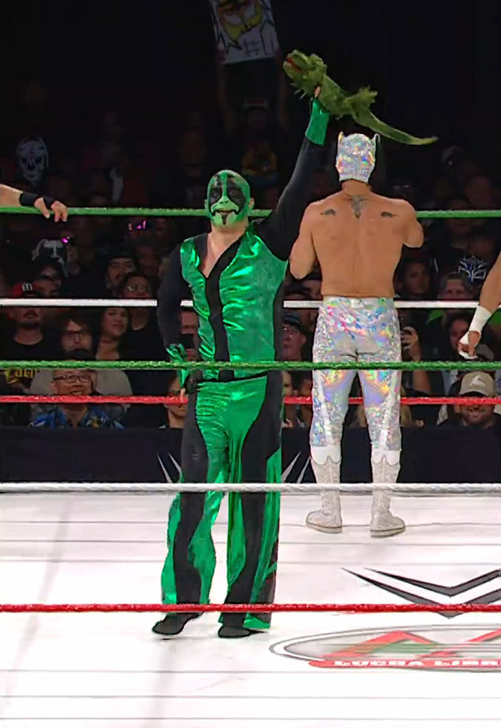 TAKE YOUR HANDS OFF LA YESCA RIGHT NOW! 🦎 #WWE #MrIguana