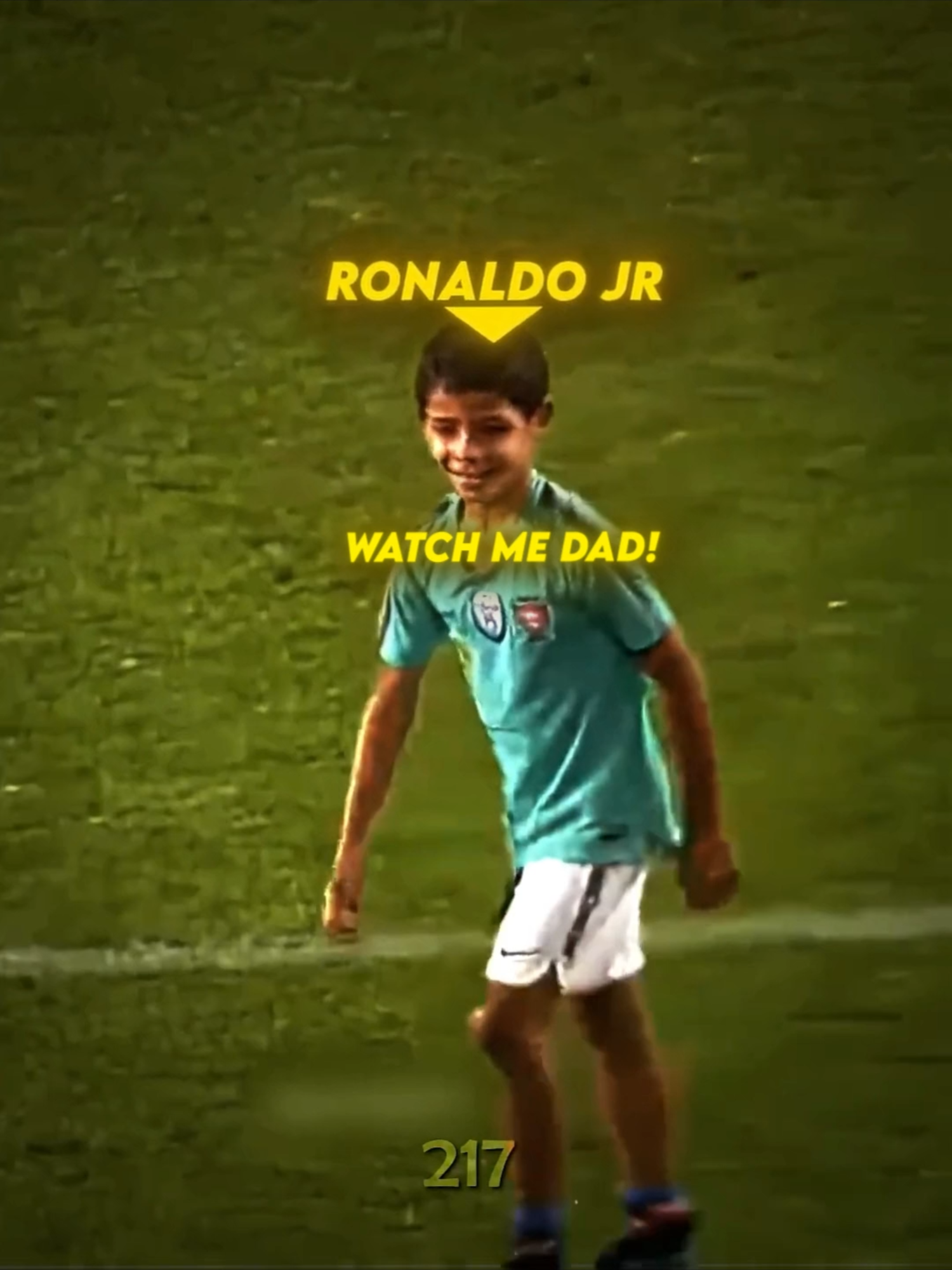 Ronaldo Jr Teaches Dad How to Bicycle Kick 🤯🔥#ronaldo #ronaldojr #cristianoronaldo #cr7 #football #viral #edit #like
