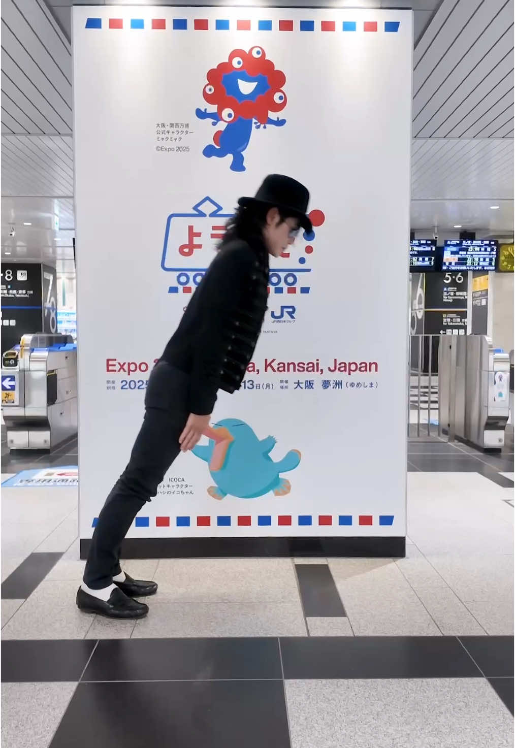 Michael Jackton’s Zero Gravity Fail 💸😂 #michaeljackson #job #jojo #moonwalk #zerogravity #japan #viral 