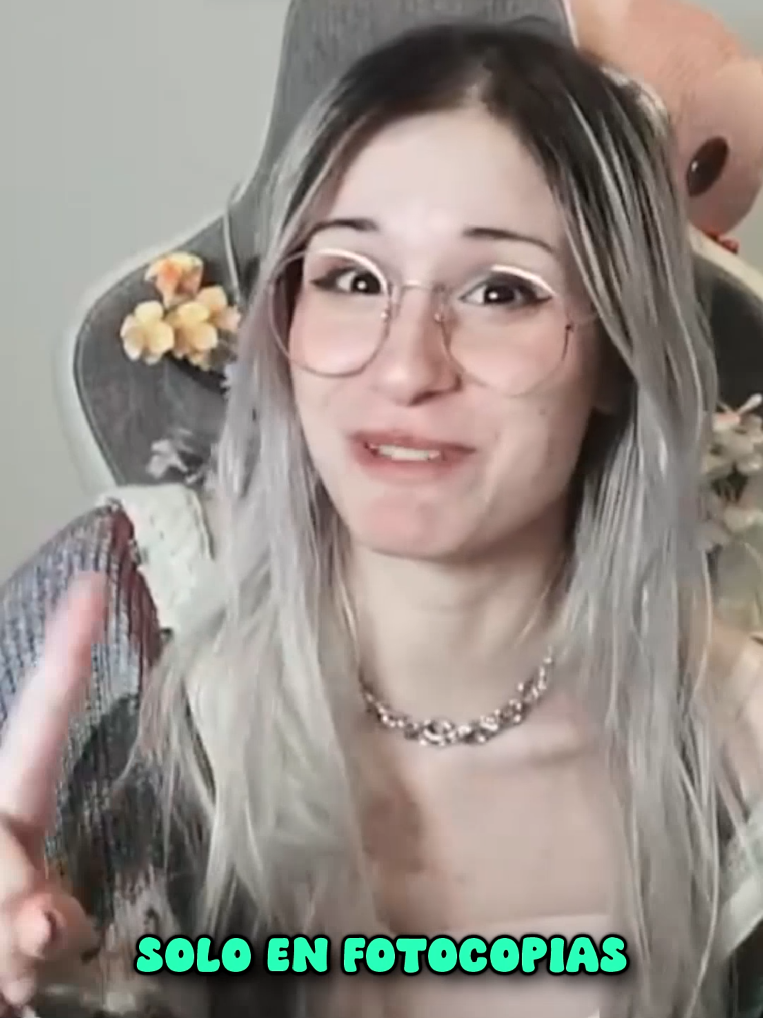 No soltaba mas el tema • twitch.tv/titasama • #titasama #titabruh #twitch #humor #anecdota #storytime #fotocopia #mujer #lore #acoso #turbio #internet #noolvidar #reaccion