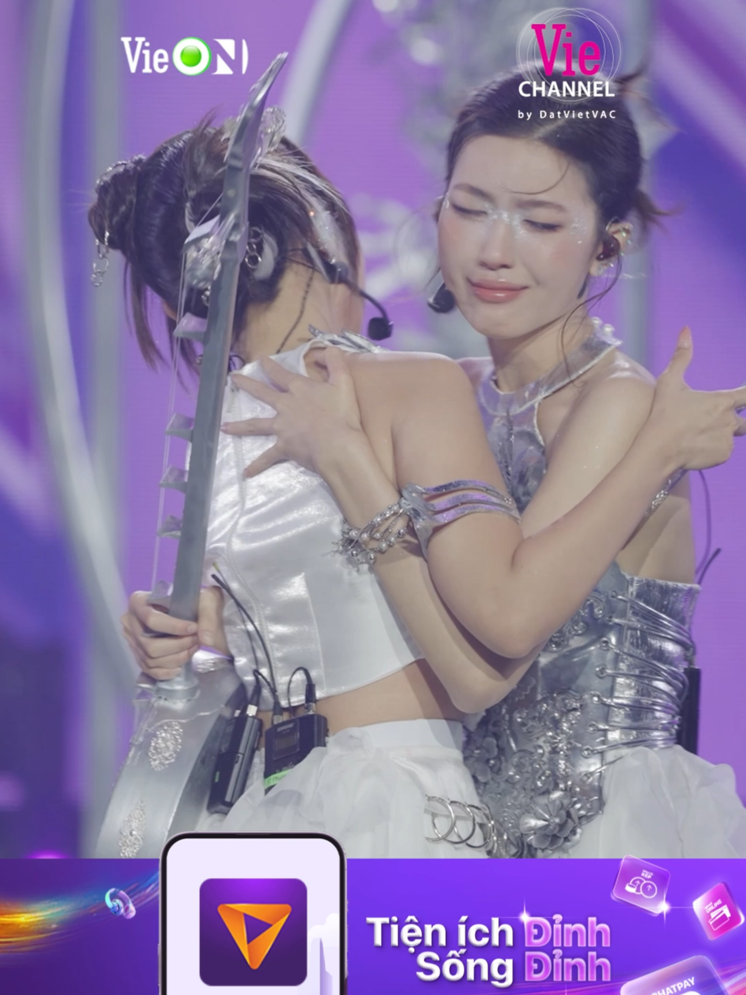Lamoon quay xe ngay trên sân khấu bị MC phát hiện, có cố cứu team nhưng chưa đáng kể lắm ^^ #EmXinhSayHi #EmXinh #EXSH #BichPhuong #BaoAnh #TienTien #Lamoon #PhuongMyChi #DatVietVAC #VieON #VieChannel #TikTokGiaiTri