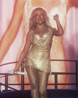 another edit for this gold dress i just had to do it cc-ws1de ib/ac-m6ndoh scp-pjoswfts #sabrinacarpenter #sabrinacarpenteredit #shortnsweet #manchild #fyp #carabineraep 