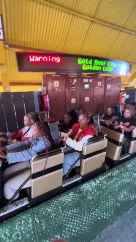 This is your sign to go to Gold Reef City with your friends.🎢🎡🎟️🎠 #goldreefcitythemepark #goldreefcity #goldreefcityrides #gomolemosegakweng #gomos #fyp 