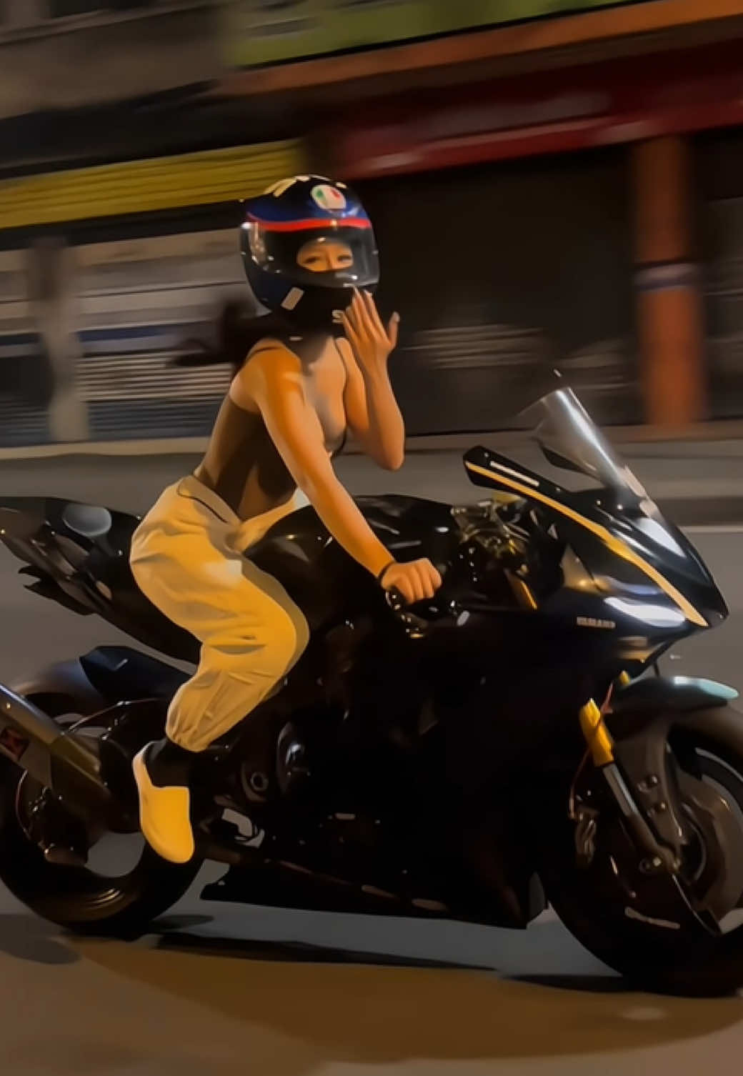 รถพี่ผมยืมหน่อยนะคะครับ @RedSuns. #R6 #yamaha #bigbike #rider 