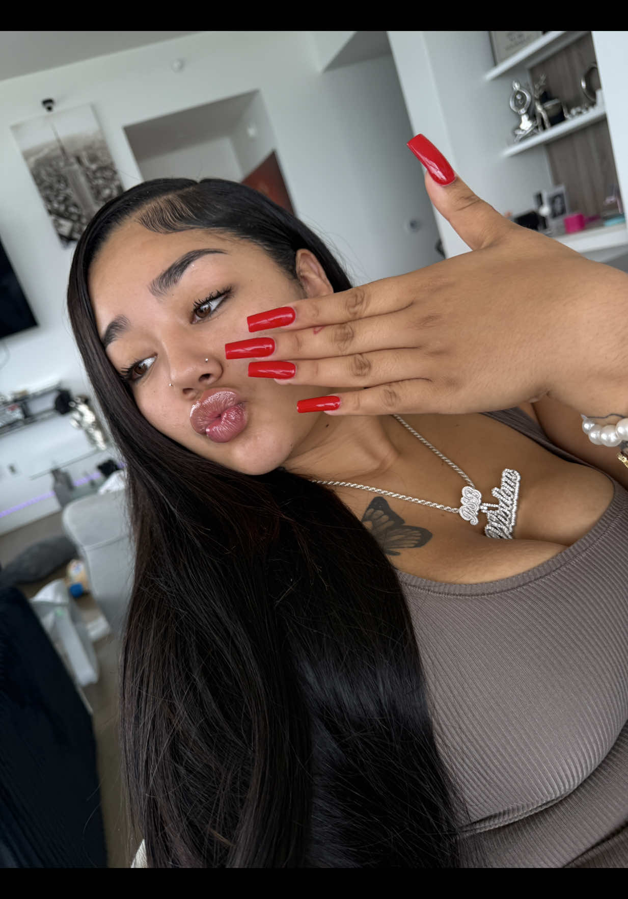 RED NAILS !! TEA 