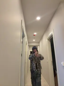 M M