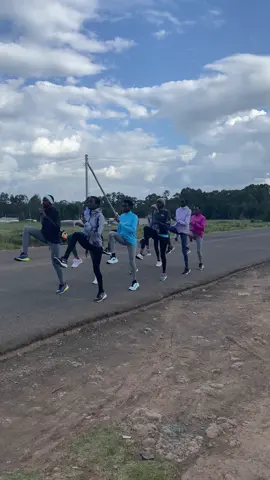 Bit of drills before hitting the speed work 🔥 #kenya #nalatrackclub #kenyantiktok🇰🇪 #kenyan #run #drills #runnergirls #strongwomen #runningdrills #Running #kenyans 