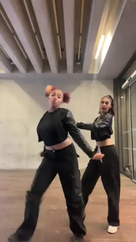 BING BONG DANCE 😈 dc: @erinn b🎀 |🕺 @tizz.agnew @aysha #fyp #dance #trending #viral #viraldance 