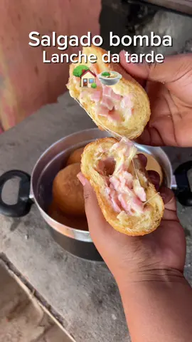 Salgado bomba lanche da tarde  2 ovos  Meio copo de óleo  1 copo de leite morno  Fermento  1 colher de açúcar  1 colher rasa de sal  Trigo até dá o ponto do vídeo  #salgado #lanche #donadecasa #receita 