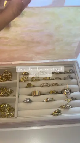 @Rottique in love💕💕💕💕 #jewelry #jewelrybox #gold #necklace #bracelet #rings #bangles #earrings 