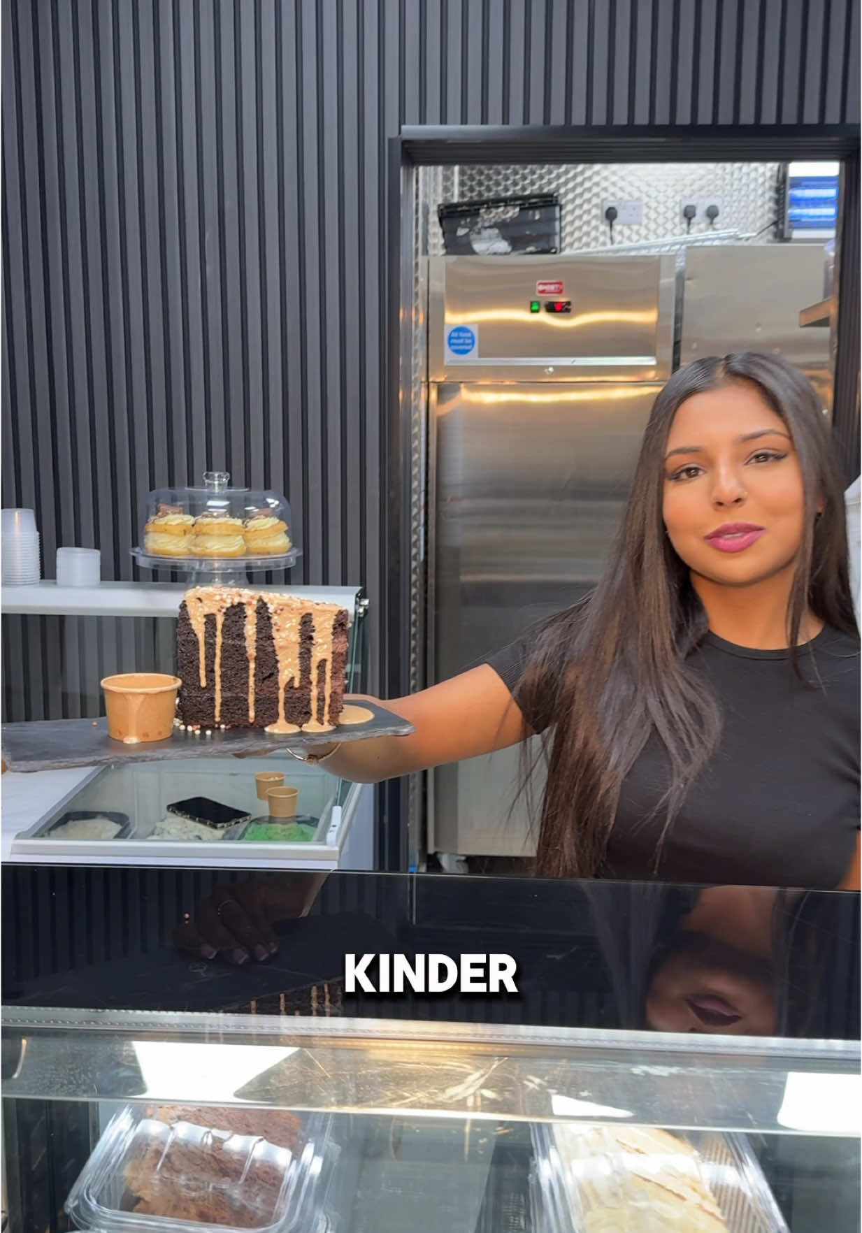 why pick one when you can have both👀 which one you picking? #desserts #dessertshop #matildacake #chocolatecake #kinder #newcastleupontyne #durham #viraldesserts #viral 