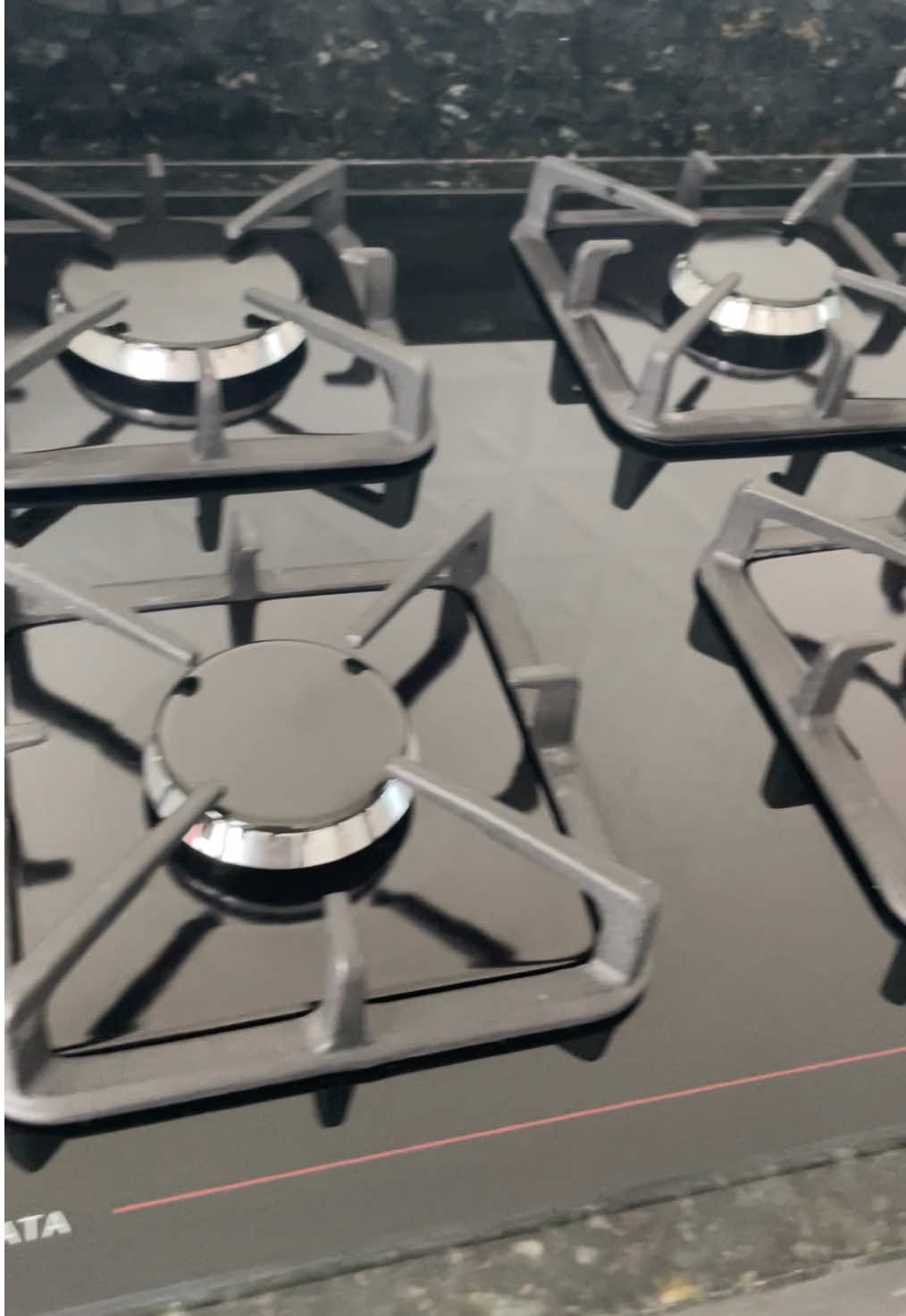 Cooktop a Gás Dako Diplomata Bivolt 5 Bocas Preto com Mesa de Vidro e Tripla Chama. #dakodiplomata #diplomata #cooktop #cooktop5bocas #cooktopdako 