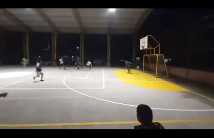 Puedo hacer unas muy buenas, pero no falta la cagadita 😅😅😅🤣🤣#micro #amigos #fyp #humor 