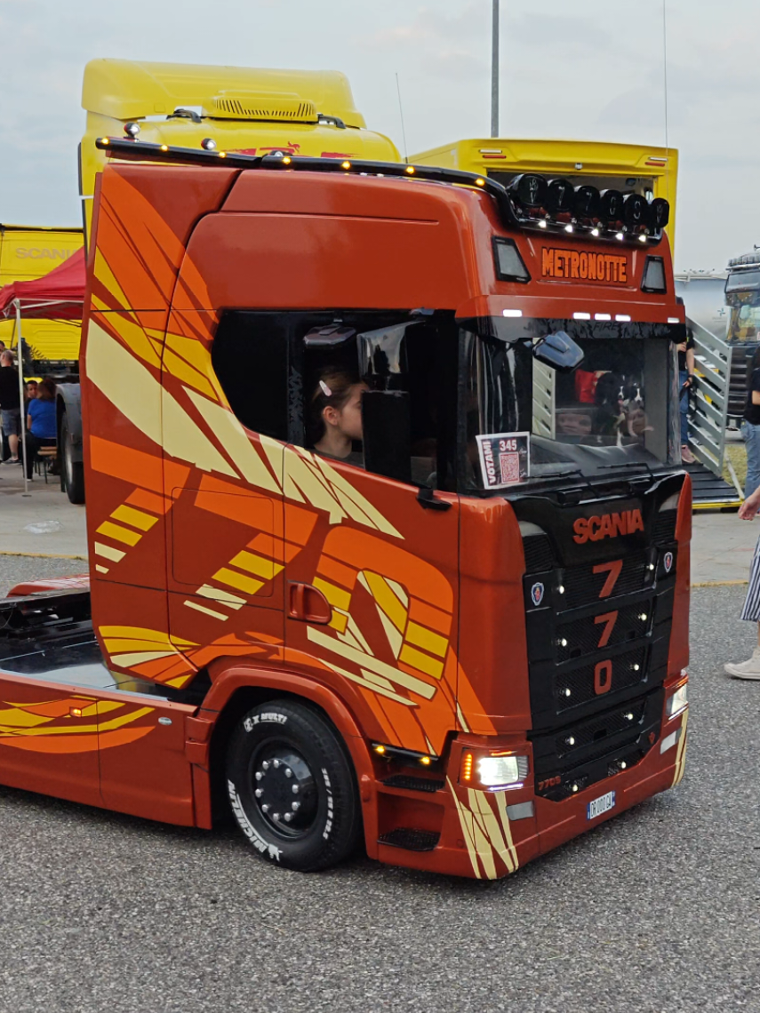#trucklife #passion #hollandstyle #swedentruck #truckdriver #scaniapower #maledettobisogno #oldschool #770 #scaniapower 