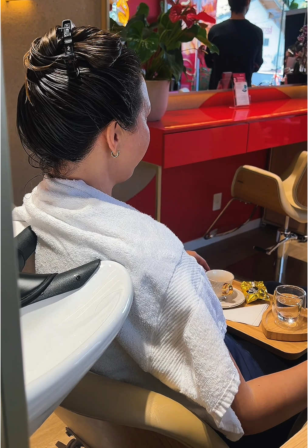 Escolha viver uma experiência, não apenas um atendimento. No LA Beauty Club, cada momento é pensado para que você se sinta especial. Um espaço onde relaxar, se cuidar e se reconectar com você mesma faz parte da rotina. Porque aqui, beleza também é sobre sentir. #ExperiênciaLA #ClubeDaBeleza #Relaxamento #BelezaComPropósito #FloripaBeauty #SalãoIngleses #AutoCuidado #BemEstarFeminino 