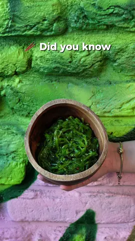 Little warning: once you’ve tried our seaweed salad, there’s no going back! 🌿🥢 Not only is it super tasty, it’s also packed with goodness #sushi #pokebowl #seaweedsalad #seaweed #zeewier #fy #foryou