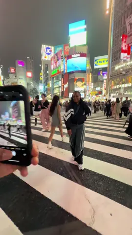 the race to get the perfect photo at Shibuya Crossing! 😂 #shibuya #shibuyacrossing #japan #tokyo 