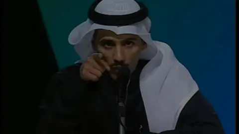بسامح واتركك تحت الظلام الحالك لحالك . #شريان_الديحاني #تيم_المصممين #جـــٓـفـَـا 