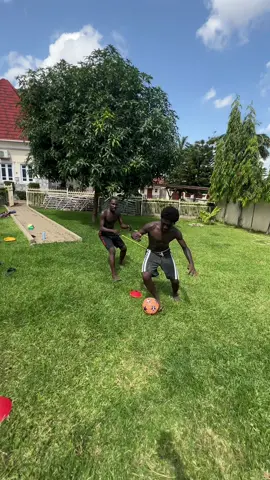 Off-season summer football training ☀️⚽️ #football #Summer #summertraining #fyp #athlete #grind #streetfootball #hardwork @nnanjeee 