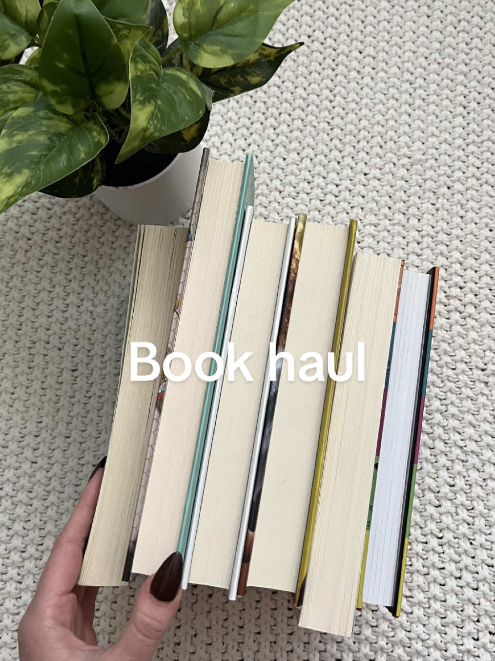 secondhand & gifted book haul📚🎀 Tysm to @Scribner Books for constituting most of my bookshelf❣️ P.S. Sorry for the audio quality changing toward the end, the editor is funky sometimes <3 #books #BookTok #bookhaul #bookhauls #thriftedbooks #scribner #CapCut #bookworm #booklover #reader #readersoftiktok 