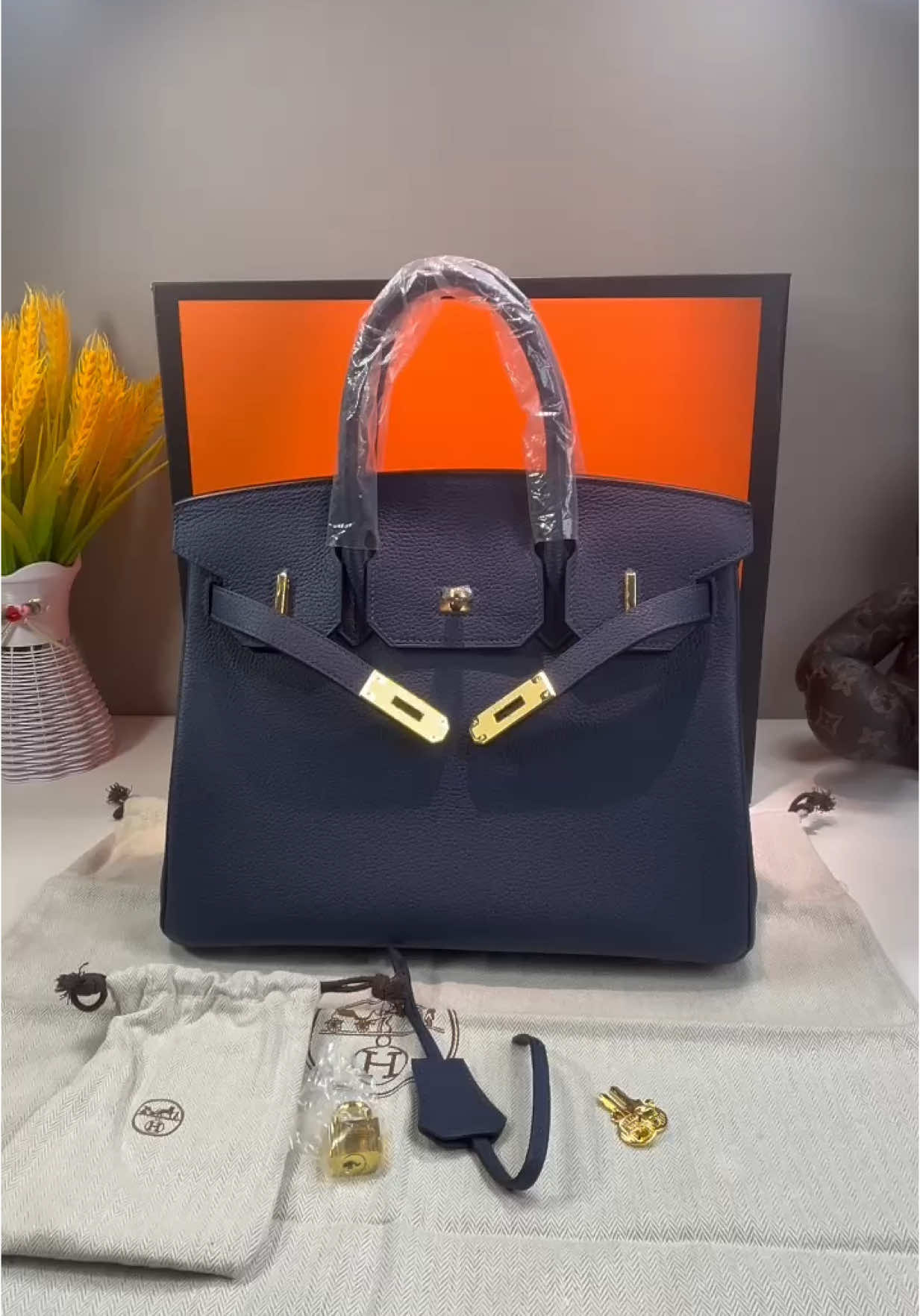 Look no further! Discover the top quality luxury bags from Asia that will set the trend in 2025!  These bags are luxurious, stylish and practical. Don't miss out-get the perfect bag in just one click!