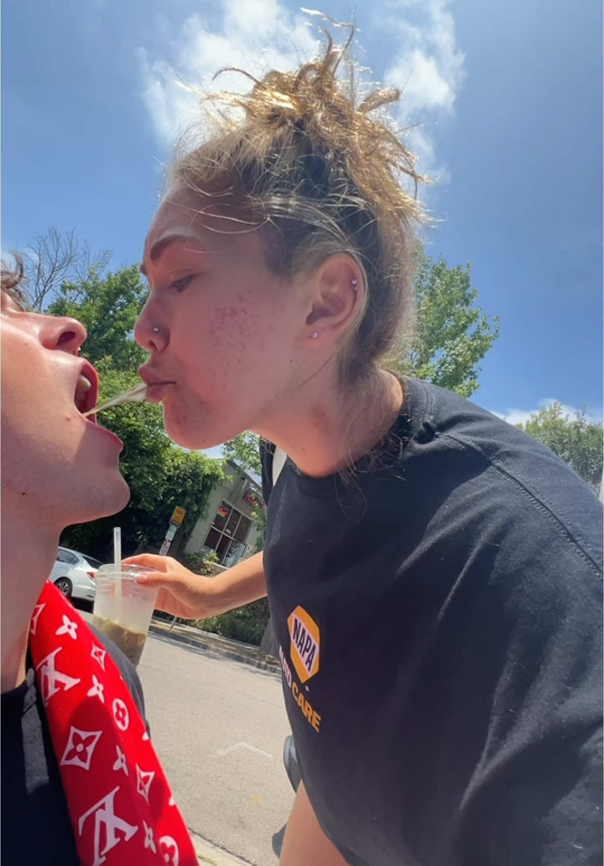 We love sharing drinks 😍