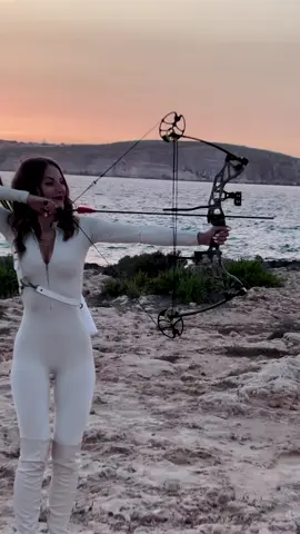 Todays vibe 🏹🏜️🤍 #oodt #bow #archery #tombraider #laracroft #fyp 