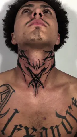 Neotribal neck tattoo🖤🤍 #tattoo#cybertribal#neotribal#tattoonopescoço#tatuagem#tatuagemneotribal#tatuagemcybertribal#cybervibes